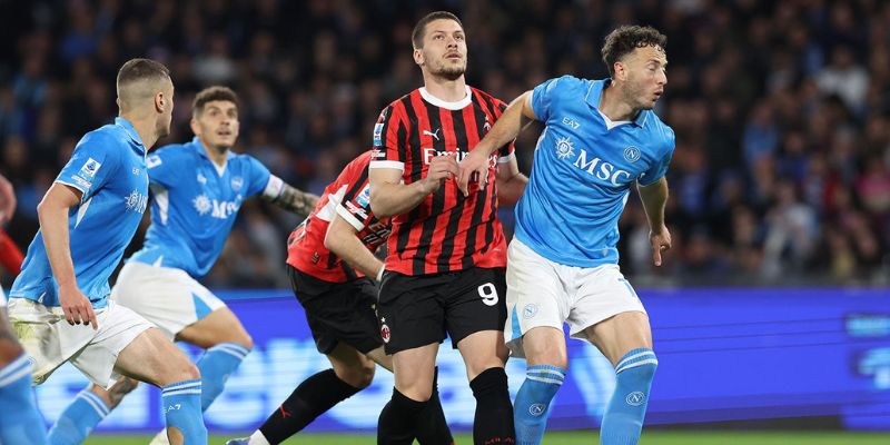 Napoli vs AC Milan luôn là trận cầu cân não